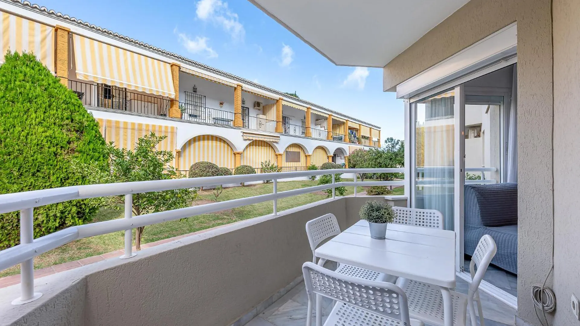 Carihuela Torremolinos With Pool And Free Parking 5 M Beach 0*,