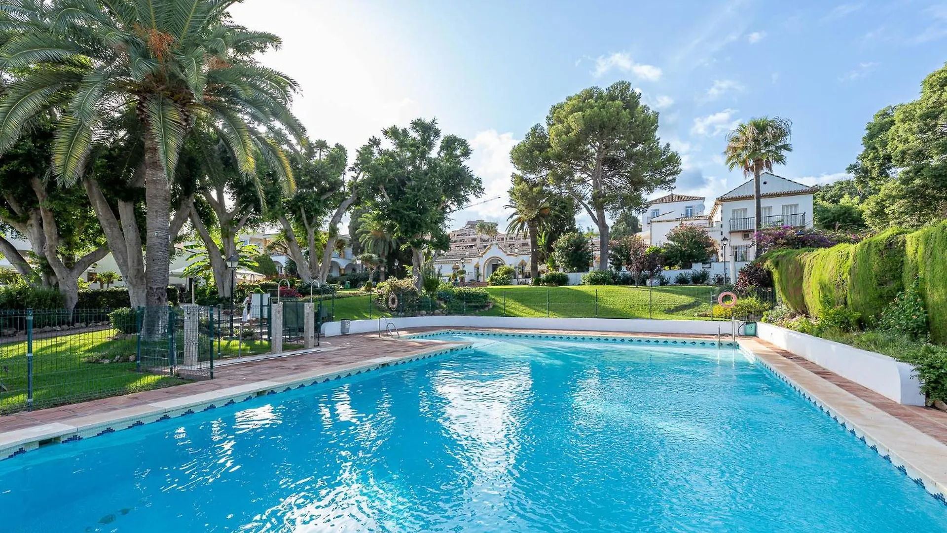 Carihuela Torremolinos With Pool And Free Parking 5 M Beach