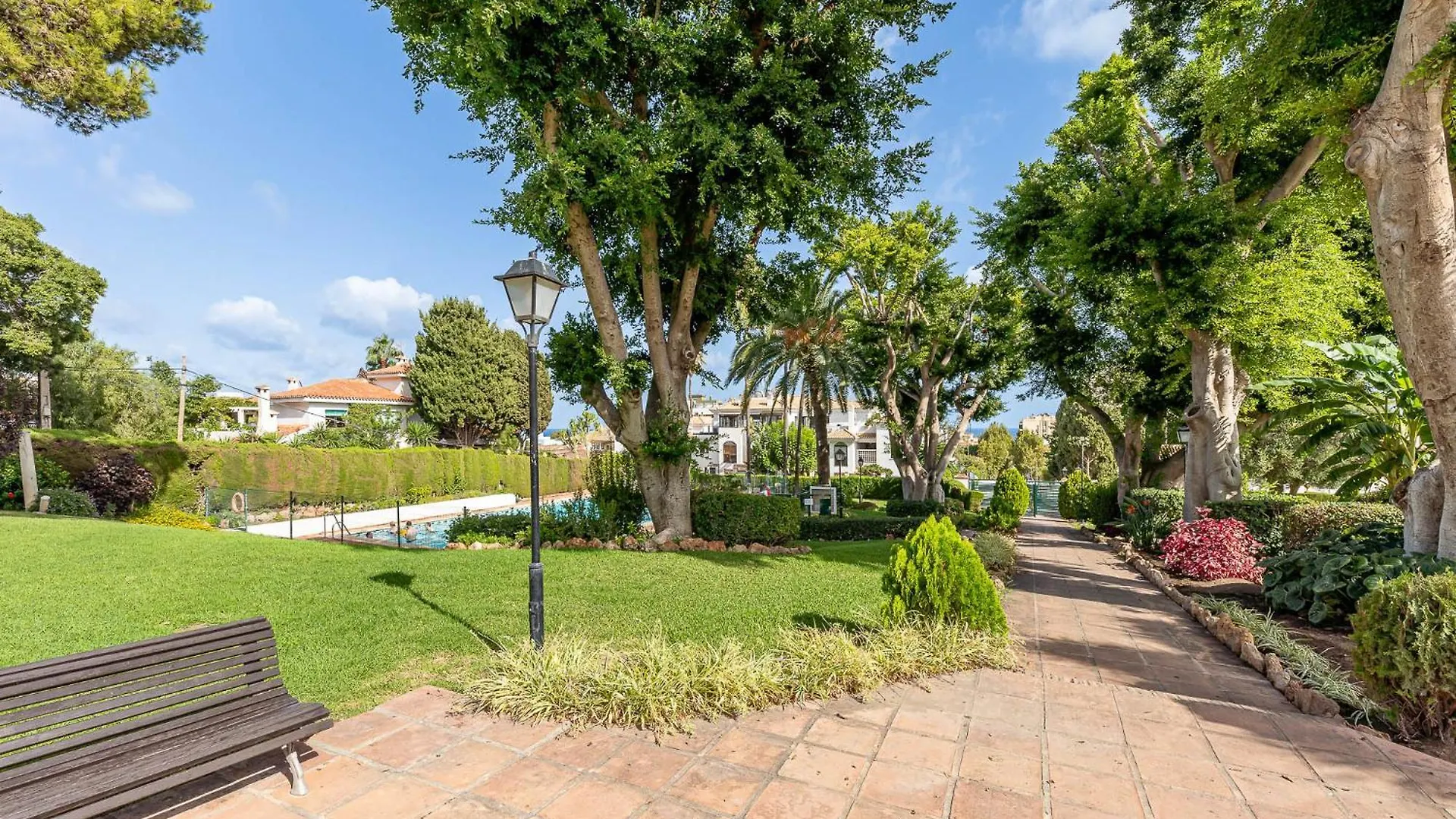 Carihuela Torremolinos With Pool And Free Parking 5 M Beach