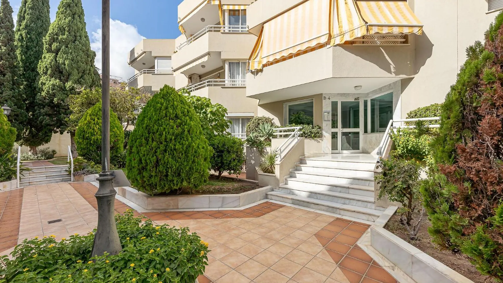 Carihuela Torremolinos With Pool And Free Parking 5 M Beach Apartment