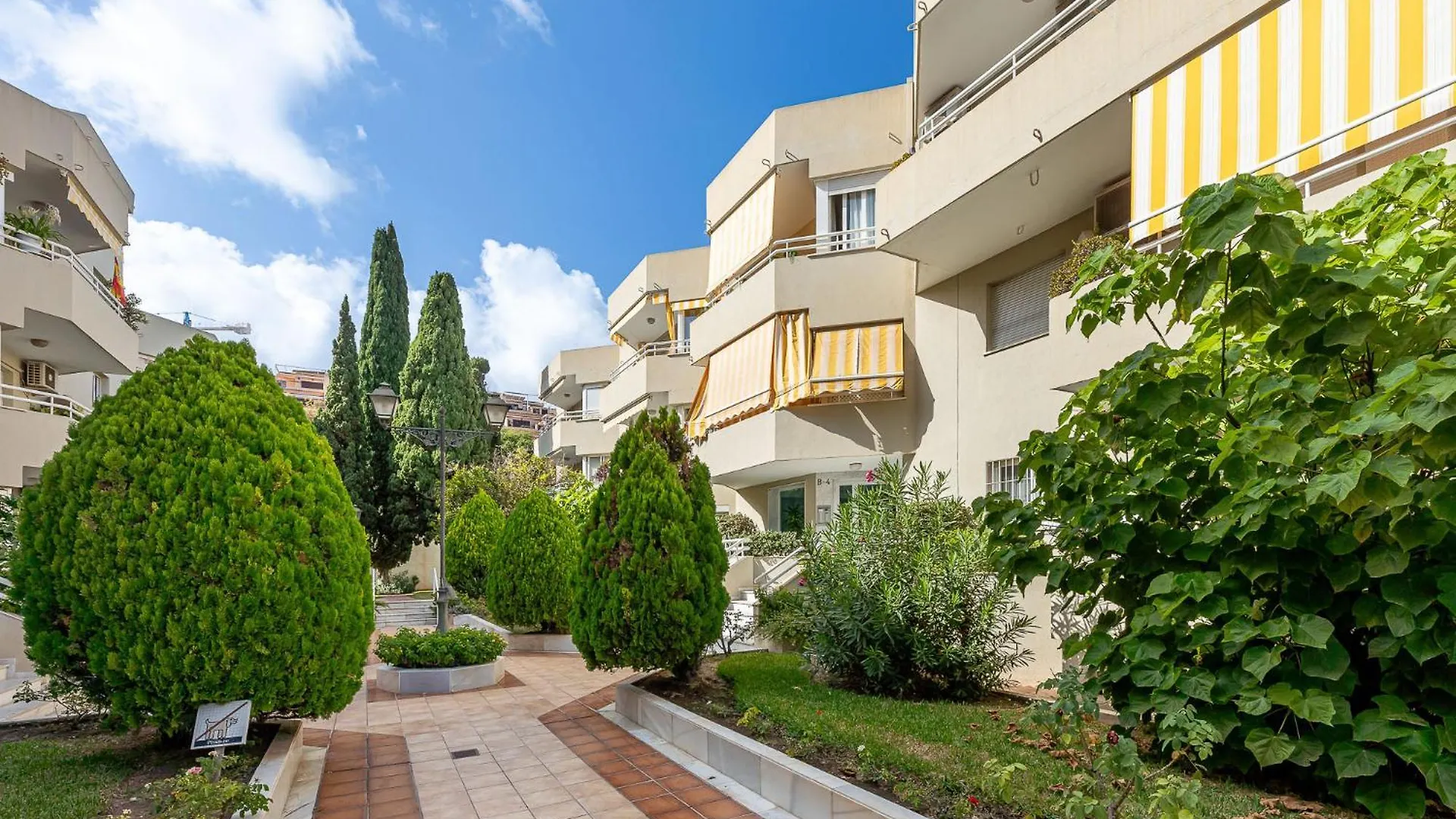 Carihuela Torremolinos With Pool And Free Parking 5 M Beach